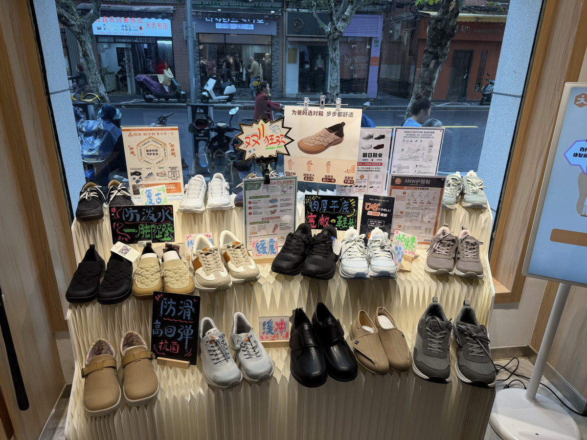 ▲체험관에는 임대용 장비 뿐만 아니라 신발 등 구매가 가능한 소모성 제품도 전시되어 있었다. (이준호 기자)