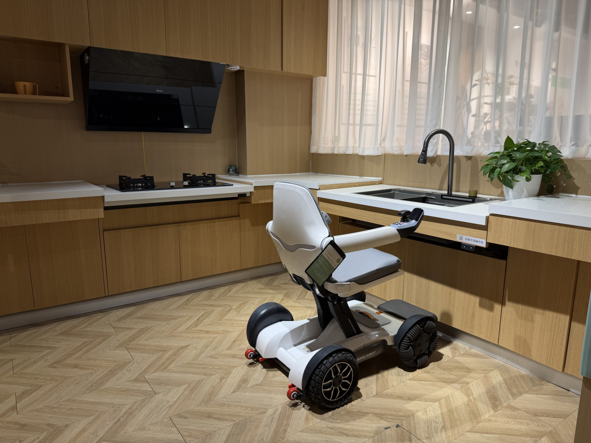 ▲휠체어에 앉아 있어도 집안일을 불편 없이 할 수 있도록 고안된 주방 쇼룸 모습.(이준호 기자)