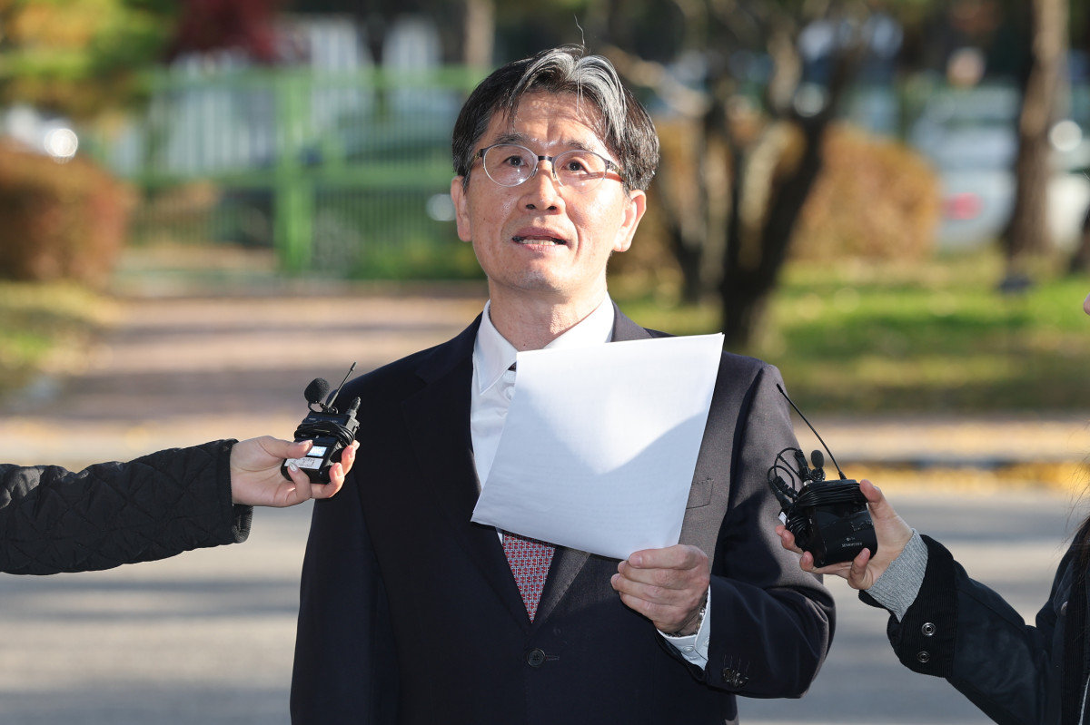 ▲ 오동운 고위공직자범죄수사처장이 11일 정부 과천청사 고위공직자범죄수사처로 출근하며 입장을 밝히고 있다. (연합뉴스)