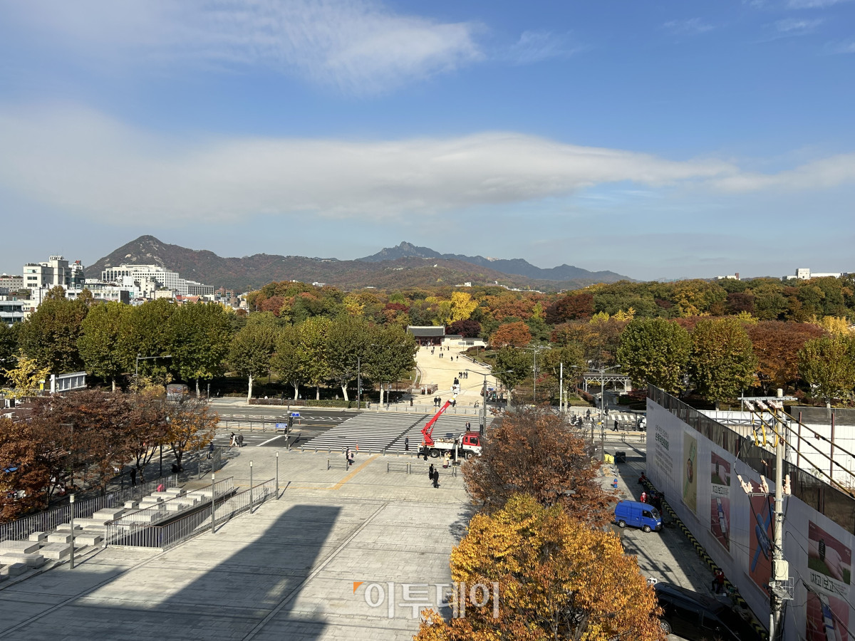 ▲서울 종로구 세운상가에서 종묘를 바라본 모습. 천상우 