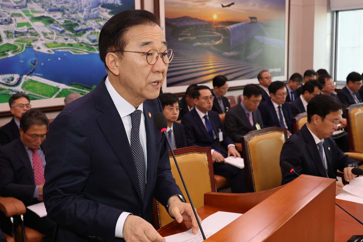 ▲김윤덕 국토교통부 장관이 11일 서울 여의도 국회에서 열린 국토교통위원회 전체회의에서 2026년도 예산안 관련 제안설명을 하고 있다. (연합뉴스)