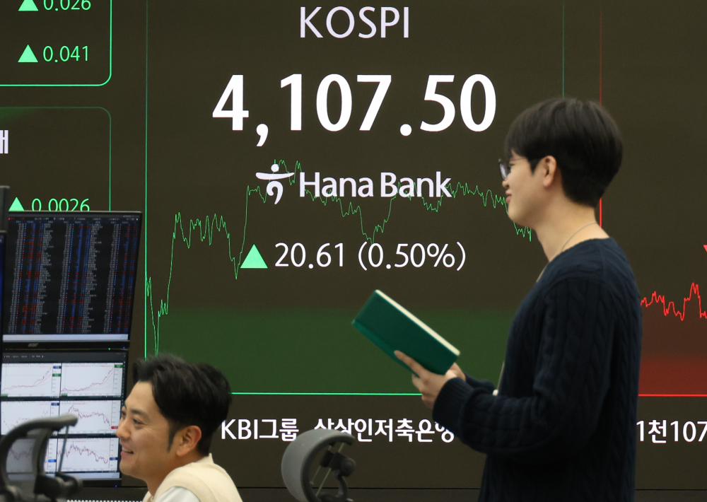 ▲ 하나은행 딜링룸 전광판 (이투데이DB)