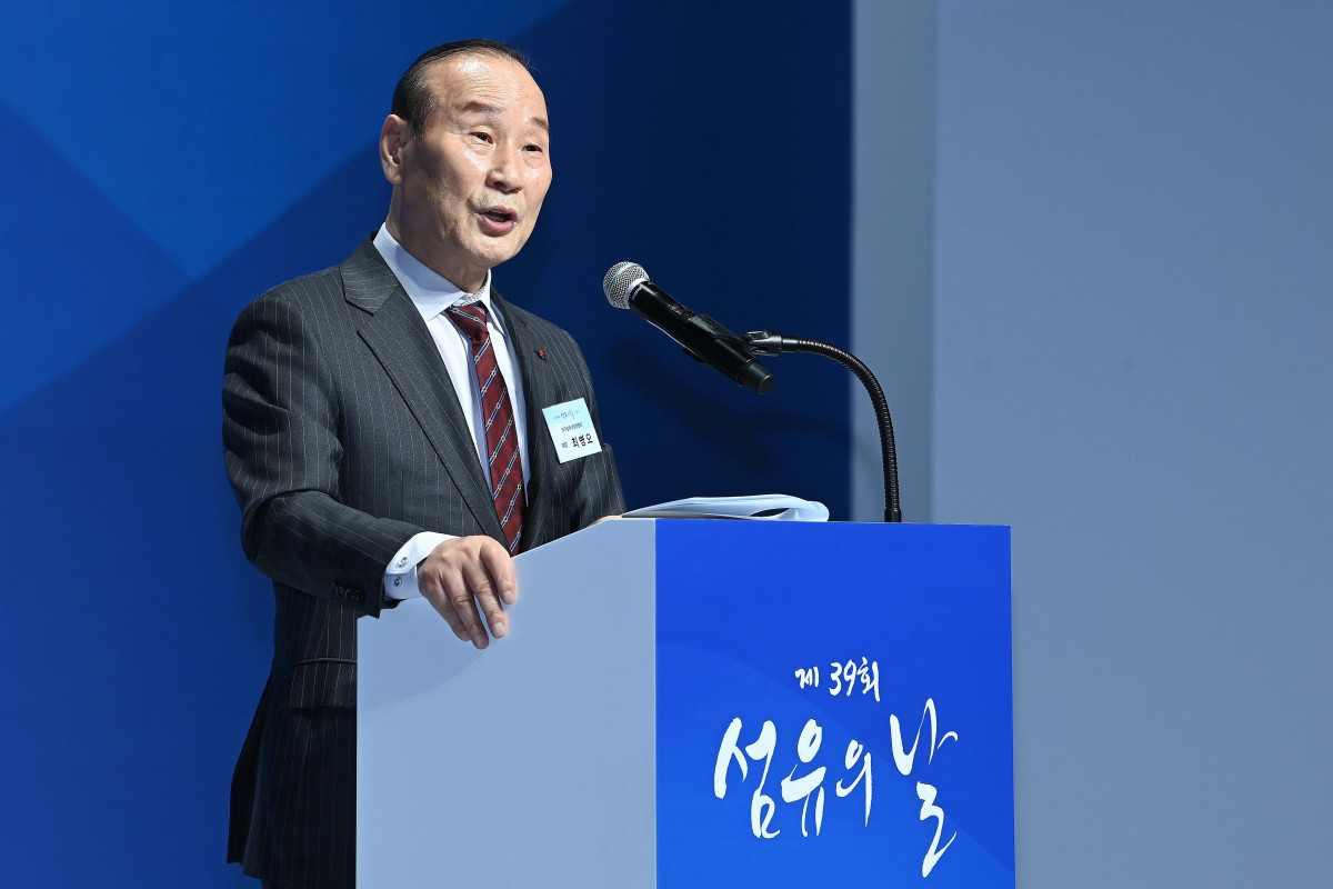 ▲11일 서울 강남구 대치동 섬유센터에서 개최된 제39회 섬유의 날 기념식에서 최병오 한국섬유산업연합회 회장이 기념사를 하고 있다.  (사진제공=한국섬유산업연합회)