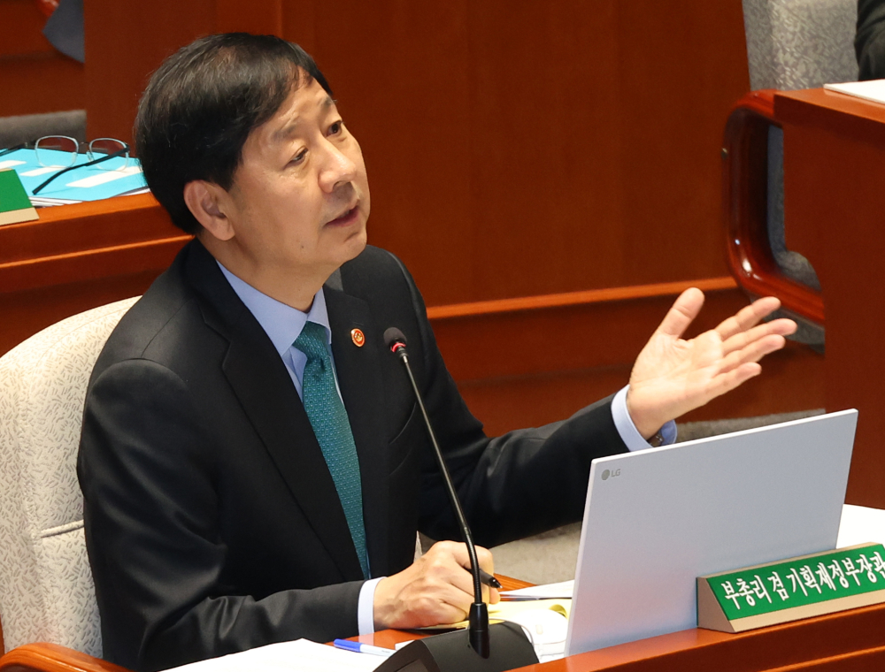 ▲구윤철 경제부총리 겸 기획재정부 장관이 10일 서울 여의도 국회에서 열린 예산결산특별위원회 경제부처 정책질의에서 의원 질의에 답하고 있다. 고이란 기자 photoeran@