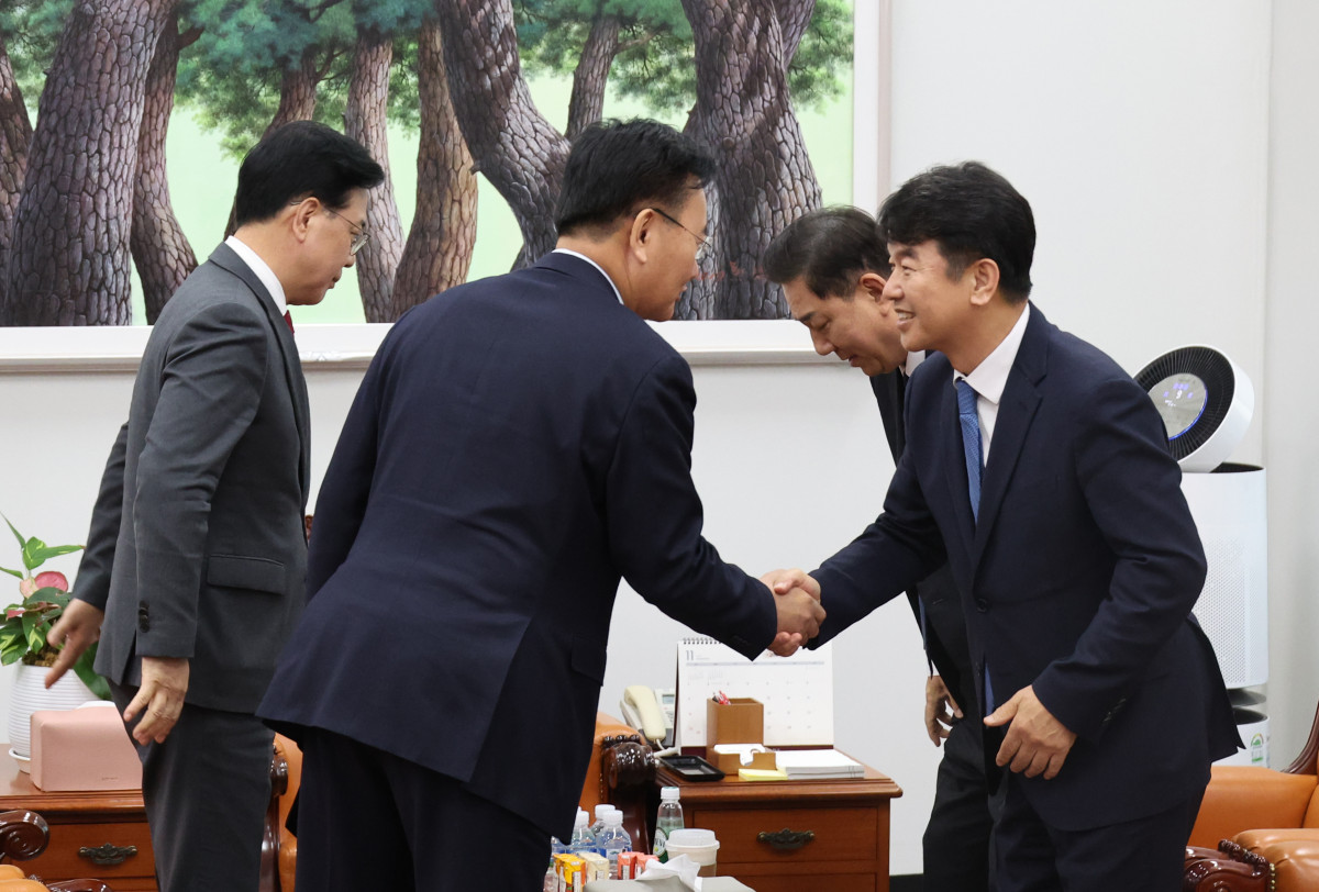 ▲여야 원내대표단이 11일 서울 여의도 국회에서 회동을 하고 있다.  (출처=뉴시스)