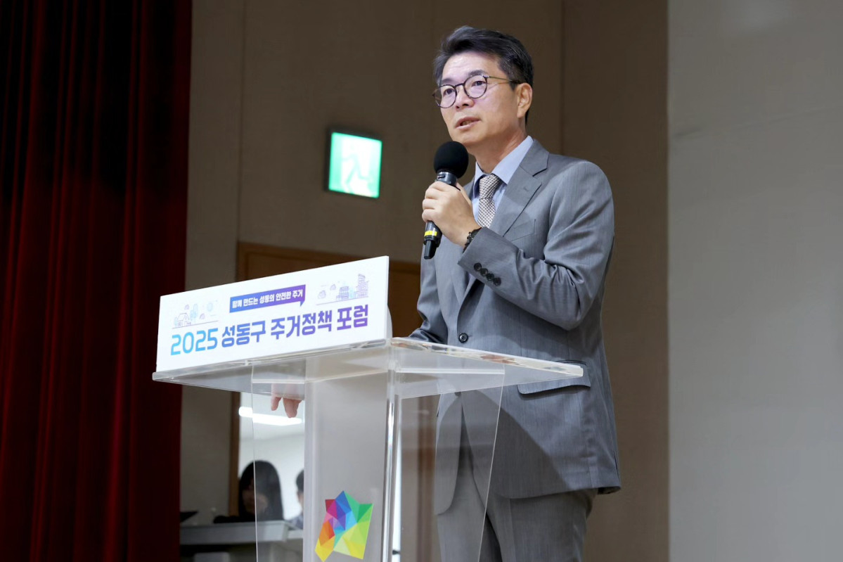 ▲정원오 서울 성동구청장이 ‘2025 성동구 주거정책 포럼’에서 개회사를 하는 모습 (정원오 성동구청장 페이스북)