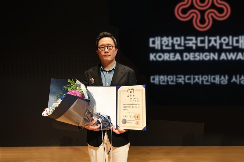 ▲제27회 대한민국디자인대상에서 현대차 브랜드마케팅본부장 지성원 전무가 대통령 표창 수상한 모습 (사진=현대차)