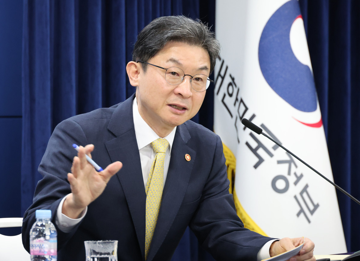 ▲[서울=뉴시스] 김명원 기자 = 이억원 금융위원장이 12일 오전 서울 종로구 정부서울청사에서 열린 금융위 출입기자단 월례 간담회에 참석해 발언하고 있다. 2025.11.12. kmx1105@newsis.com (출처=뉴시스)