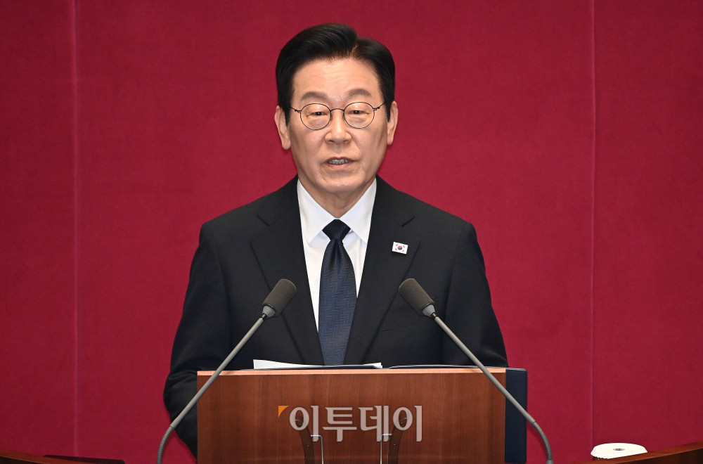 ▲이재명 대통령이 4일 서울 여의도 국회 본회의에서 내년도 정부 예산안에 대한 시정연설을 하고 있다. 사진=고이란 기자 photoeran@