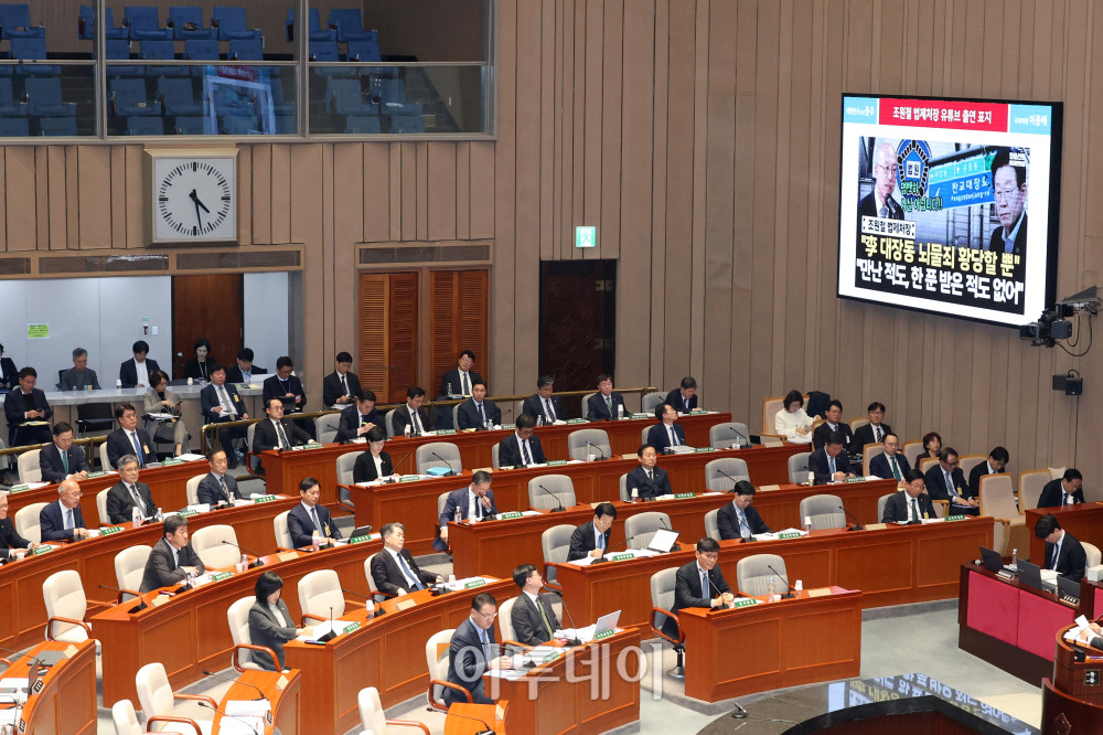 ▲조원철 법제처장이 12일 서울 여의도 국회에서 열린 예산결산특별위원회 비경제부처 정책질의에서 의원 질의에 답하고 있다. 고이란 기자 photoeran@