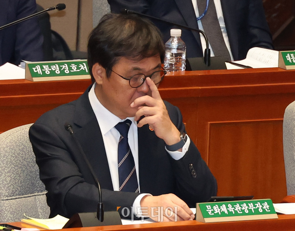 ▲최휘영 문화체육관광부 장관이 12일 서울 여의도 국회에서 열린 예산결산특별위원회 비경제부처 정책질의에 참석하고 있다. 고이란 기자 photoeran@