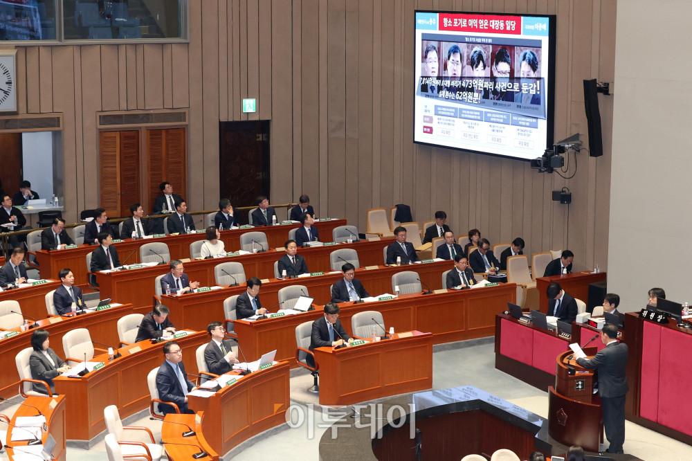 ▲정성호 법무부 장관이 12일 서울 여의도 국회에서 열린 예산결산특별위원회 비경제부처 정책질의에서 의원 질의에 답하고 있다. 고이란 기자 photoeran@