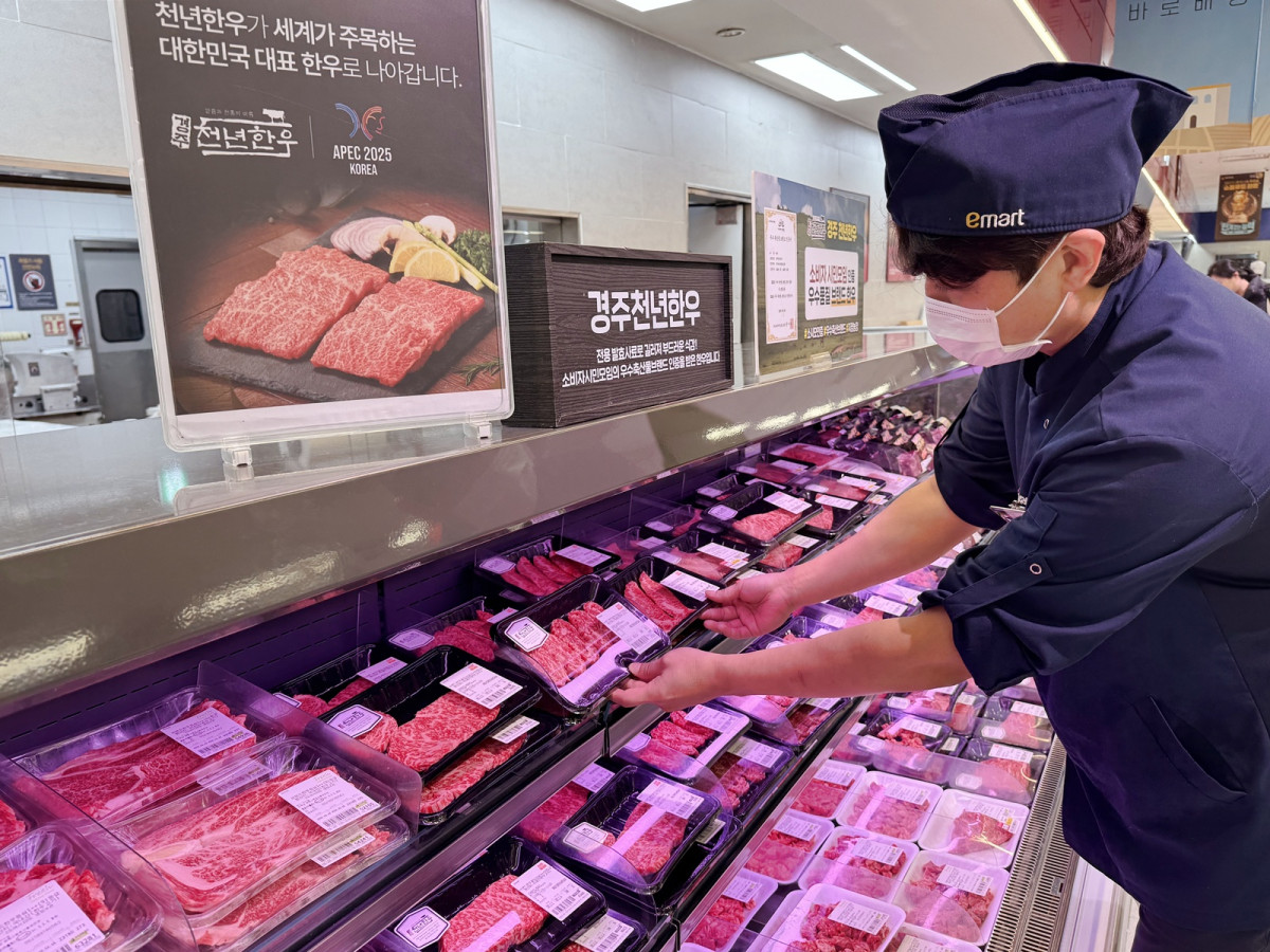 ▲이마트 용산점에 진열된 경주 천년한우 (사진제공=이마트)