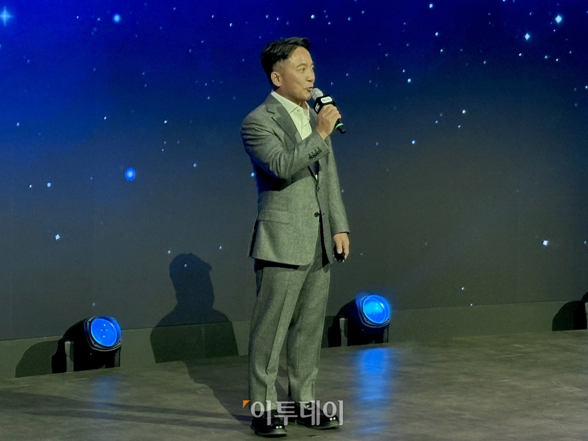 ▲13일 부산광역시 벡스코에서 열린 지스타2025의 엔씨소프트 오프닝세션에서 김택진 CCO가 기조연설을 진행하고 있다. (임유진 기자 newjean@)