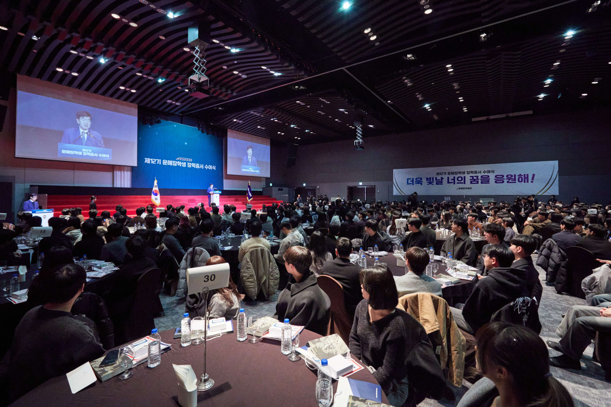 ▲제12기 운해장학생 장학증서 수여식 (사진제공=SNT모티브 )