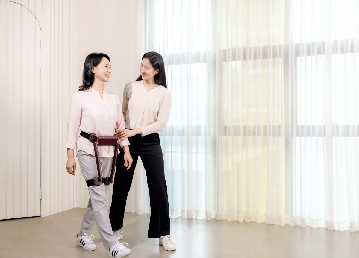 ▲위로보틱스의 보행보조로봇인 윔(WIM)(사진=위로보틱스 제공)