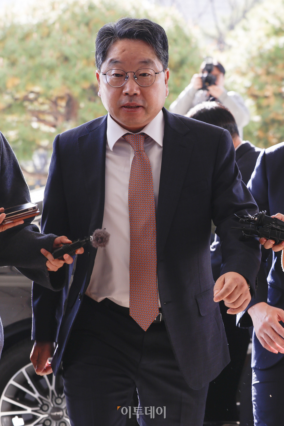 ▲'대장동 항소 포기' 논란 끝에 사표를 낸 노만석 검찰총장 직무대행이 14일 서울 서초구 대검찰청에 출근하고 있다. 노 대행은 이날 오전 10시30분 대검 본관 15층 대회의실에서 비공개 퇴임식을 가진다. 조현호 기자 hyunho@