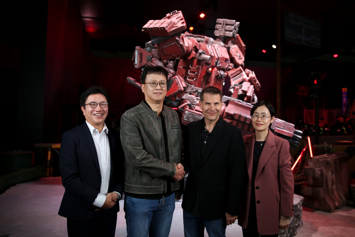 ▲(사진 왼쪽부터) 최원종 엔씨소프트 IP얼라이언스실장(상무), 배재현 빅파이어 게임즈 대표 겸 엔씨소프트 CDA(Chief Development Advisor, 부사장), 제러미 홀렛(Jeremy Hollett) 마이크로소프트 애저(Azure) 고객 신뢰 엔지니어링(CRE) 총괄 부사장(Corporate Vice President), 임옥희 한국마이크로소프트 고객 성공 사업부(Customer Success Unit) 부문장 (사진제공=엔씨소프트)