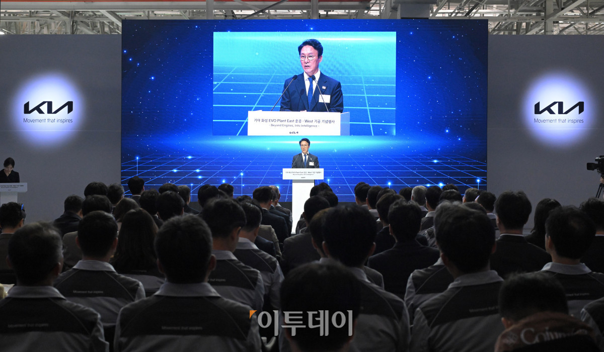 ▲김민석 국무총리가 14일 경기도 화성시 기아오토랜드 화성에 열린 기아 화성 EVO 플랜트 준공식 및 기공식에서 축사를 하고 있다. 청사사진기자단