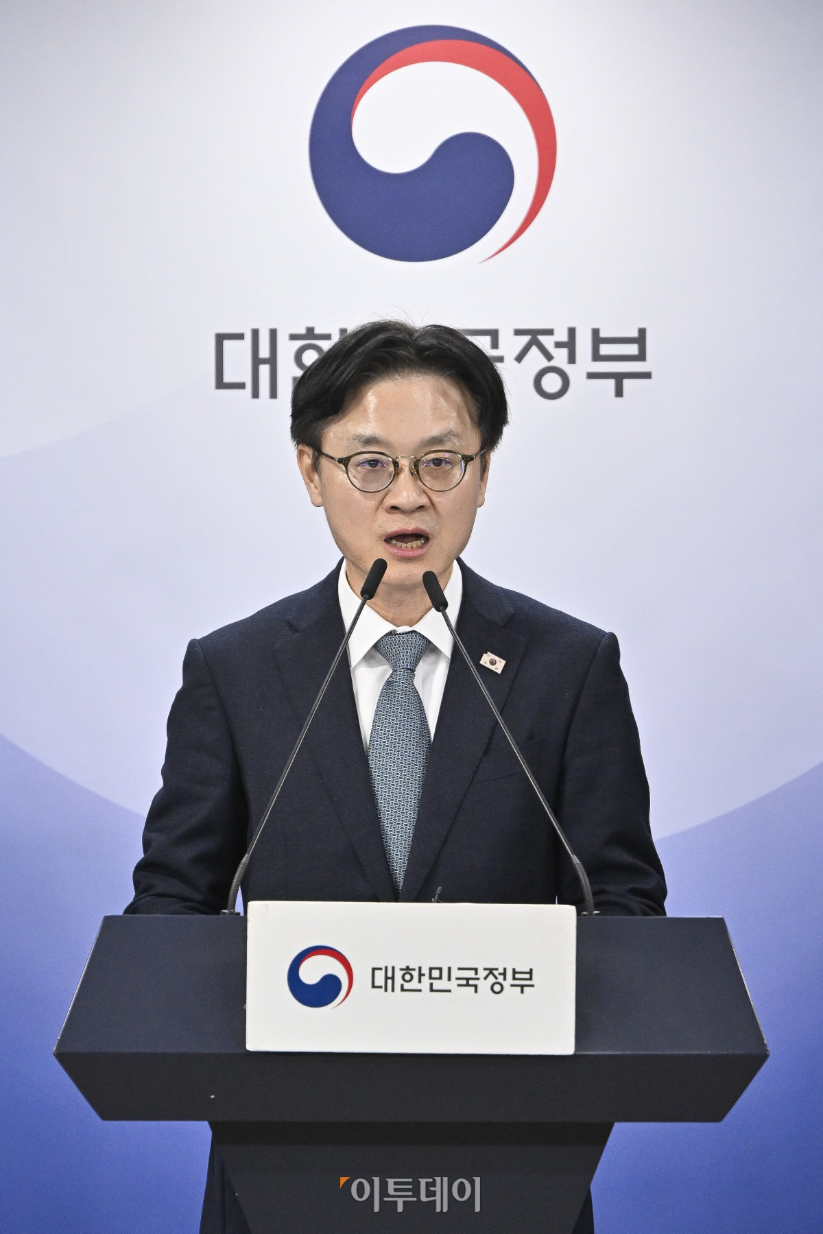 ▲김정관 산업통상부 장관이 14일 서울 종로구 정부서울청사에서 한미 관세협상 팩트시트 및 MOU 관련 브리핑을 하고 있다. 조현호 기자 hyunho@