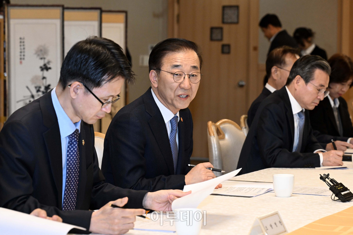 ▲김윤덕 국토교통부 장관이 14일 서울 종로구 정부서울청사에서 열린 주택공급촉진 관계장관회의에서 모두발언을 하고 있다. 이날 회의에서는 주택공급촉진 관계장관회의 운영계획과 주택시장 동향 및 주택공급 관련 협조 요청사항이 논의됐다. 조현호 기자 hyunho@