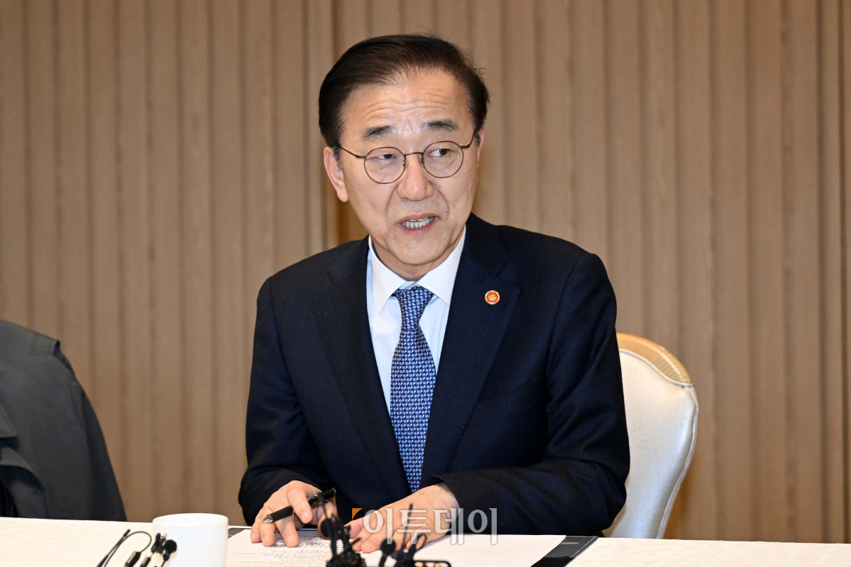 ▲김윤덕 국토교통부 장관이 14일 서울 종로구 정부서울청사에서 열린 주택공급촉진 관계장관회의에서 모두발언을 하고 있다. 이날 회의에서는 주택공급촉진 관계장관회의 운영계획과 주택시장 동향 및 주택공급 관련 협조 요청사항이 논의됐다. 조현호 기자 hyunho@