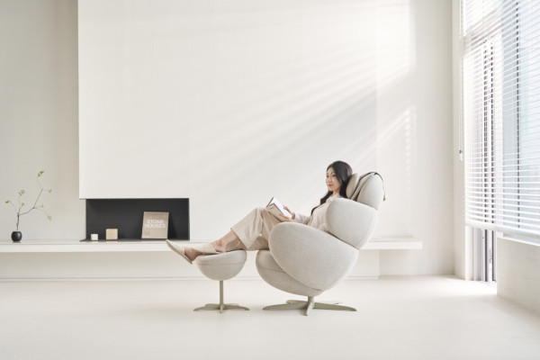 ▲리클라이너 마사지 소파 ‘문체어’ . (사진제공=코지마)