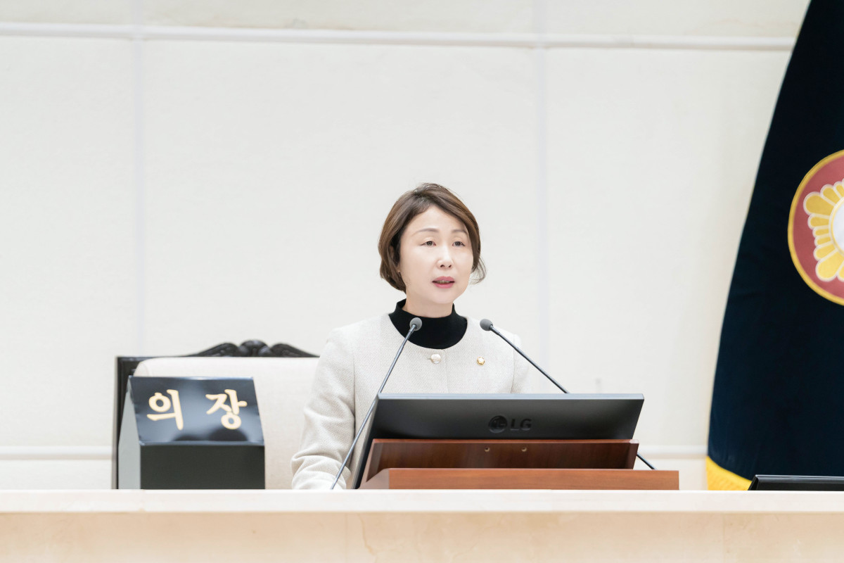 ▲유진선 용인특례시의회 의장이 본회의장에서 연설하고 있다. (용인특례시의회)