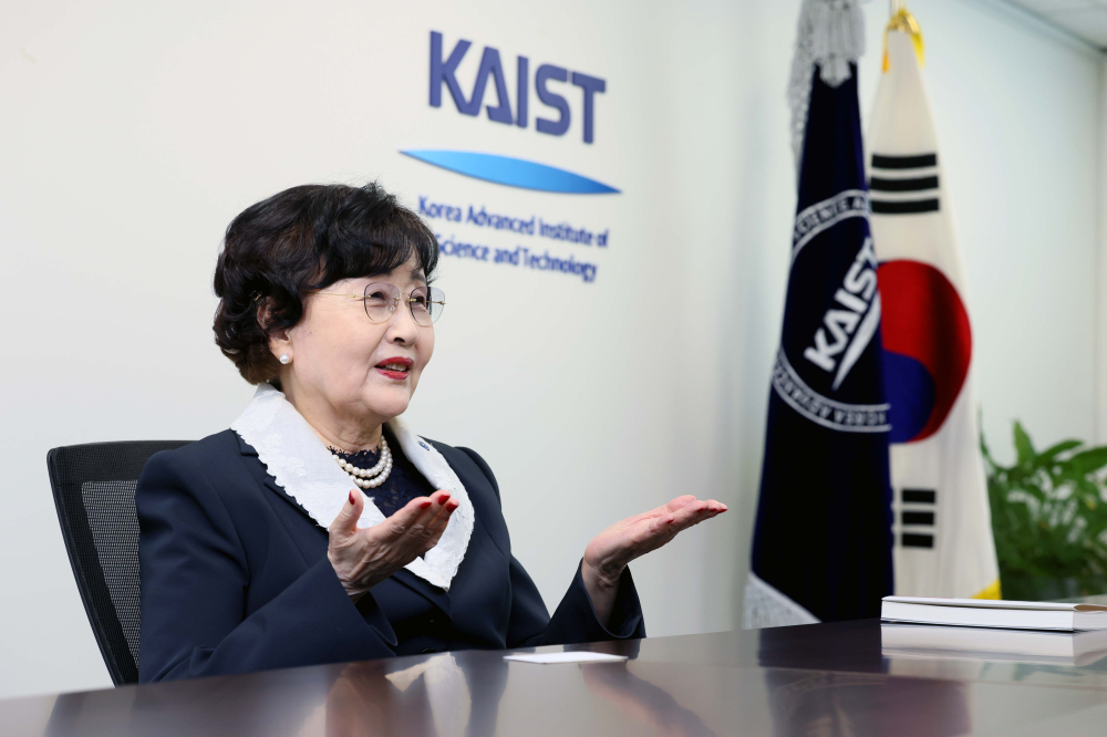 ▲김명자 카이스트 이사장이 15일 서울 강남구 카이스트 도곡캠퍼스에서 이투데이와 인터뷰를 갖고 있다. 신태현 기자 holjjak@ (이투데이DB)