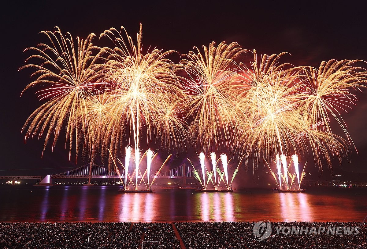 ▲광안리 부산세계불꽃축제 전경  (사진=연합뉴스)