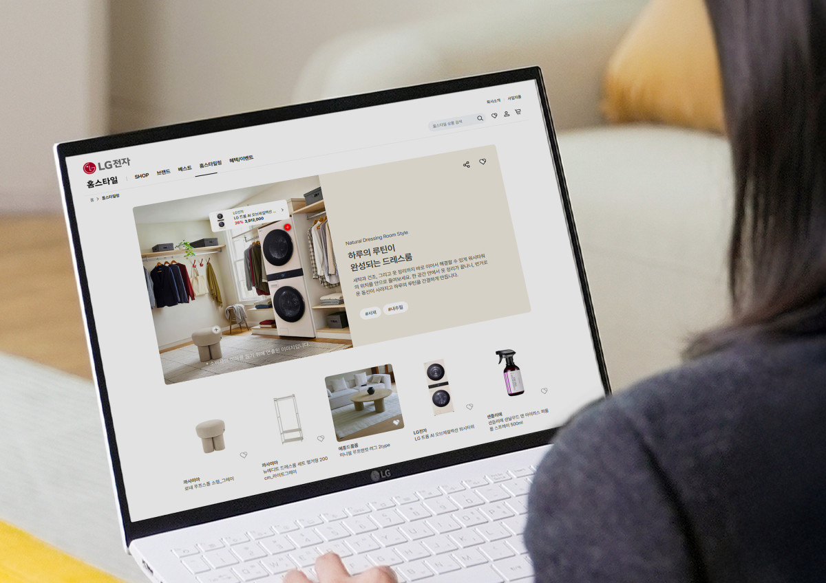 ▲LG전자가 온라인브랜드샵(LGE.COM)에 가전과 어울리는 리빙 제품과 인테리어를 제안하는 ‘홈스타일(Home Style)’ 서비스를 오픈했다. 고객은 홈스타일을 통해 가전뿐 아니라 가구, 조명, 주방∙생활용품 등을 함께 구매하고 홈스타일리스트의 1대 1 맞춤 컨설팅을 받을 수 있다. (사진제공-LG전자)