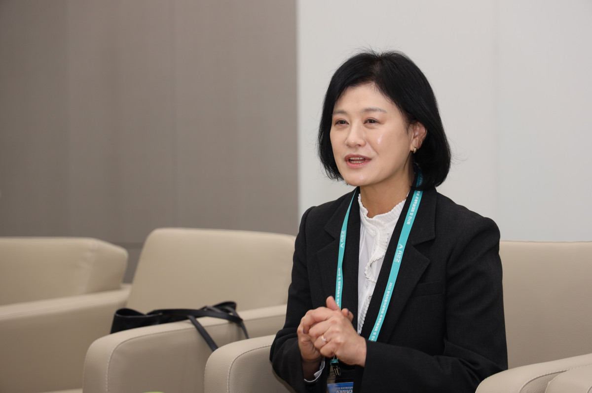 ▲정선경 한국자동차공학회 신임 회장이 본지와 인터뷰를 하고 있다. (사진=한국자동차공학회)