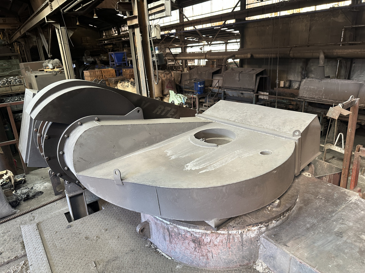 ▲14일 인천 서구의 자동차 부품 주물업체 ‘부천주물’ 공장에서 에너지 소모량과 탄소 배출이 가장 많은 설비인 용해로(전기로)의 모습. 이날은 가동을 하지 않고 있다. 부천주물은 전력비 부담 등을 이유로 매주 금요일은 공장 가동을 하지 않고 설비를 정비하는 날로 정했다. (서이원 기자 @iwonseo96)