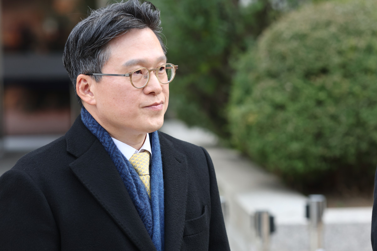 ▲채상병 순직 사건 수사를 방해한 혐의를 받는 김선규 전 고위공직자범죄수사처(공수처) 부장검사가 구속 전 피의자 심문(영장실질심사)을 마친 후 17일 서울 서초구 서울중앙지법을 나서고 있다. (연합뉴스)