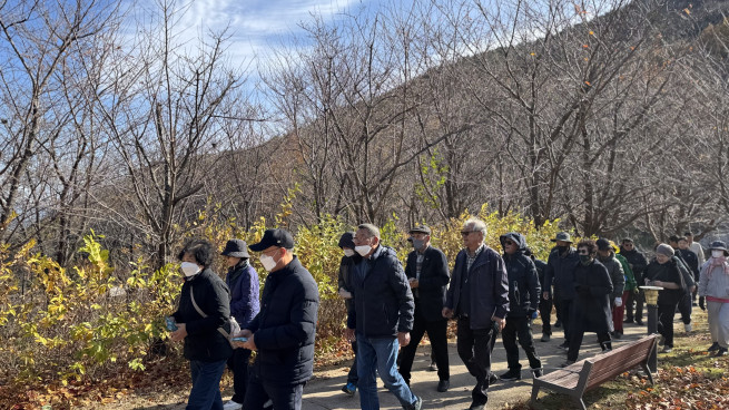 ▲강원랜드 사회공헌재단은 16일부터 이달 말까지 총 4차례에 걸쳐 진폐재해자 250여 명을 대상으로 ‘진폐재해자 산림휴양사업’을 새롭게 운영한다. (사진제공 = 강원랜드 사회공헌재단)