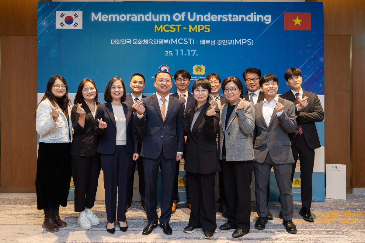 ▲문체부와 베트남 공안부는 17일 베트남 내 K콘텐츠 저작권을 보호하고 실질적인 저작권 침해 대응 체계를 강화하기 위해 저작권 보호 협력 분야 업무협약(MOU)을 체결했다. (문화체육관광부)