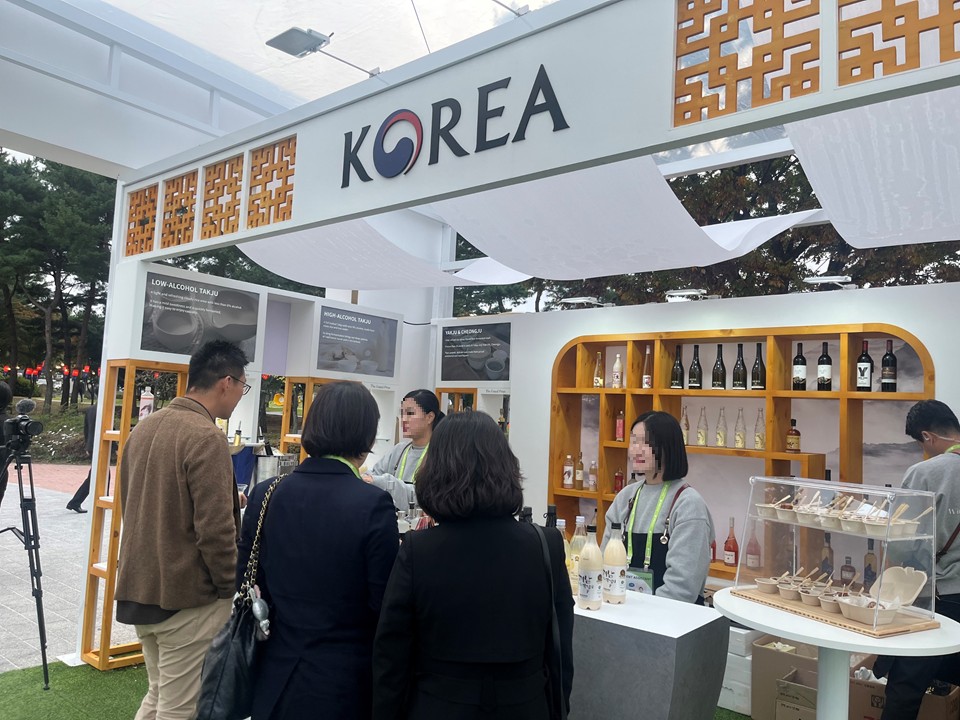 ▲2025 APEC CEO 서밋-와인&전통주 박람회 (사진제공=국세청)