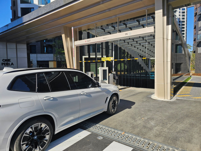 ▲래미안 AI 주차장 주출입구. (사진제공=삼성물산)