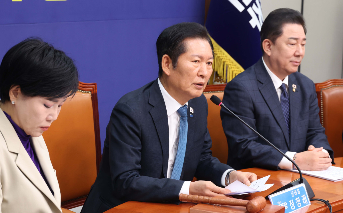 ▲정청래 더불어민주당 대표가 17일 오전 서울 여의도 국회에서 열린 최고위원회의에서 발언을 하고 있다. (사진=뉴시스)