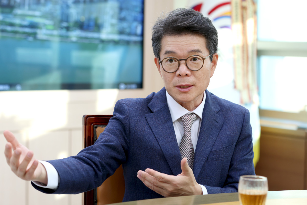 ▲정원오 성동구청장이 이달 13일 이투데이와 진행한 인터뷰에서 답변하고 있다. (성동구청)