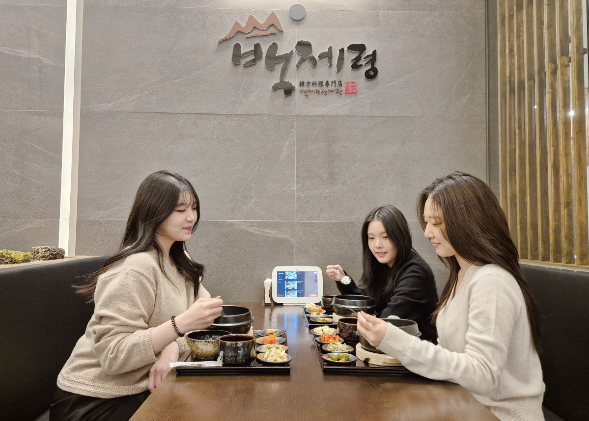 ▲마산 대표 보양 맛집, 백제령 삼계탕 오픈 관련 사진  (사진제공=롯데백화점 )