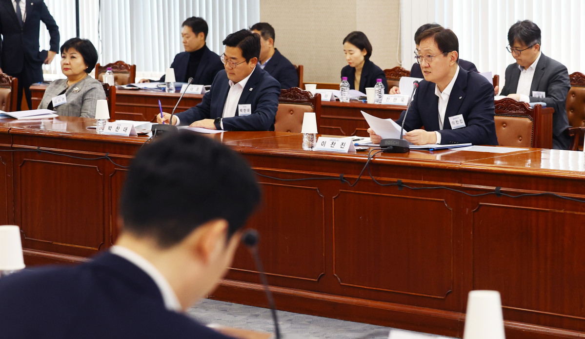 ▲이찬진 금융감독원장이 18일 서울 여의도 금융감독원 대회실에서 열린 금융소비자보호 중심의 금융감독 전환을 위한 금융소비자보호 토론회에서 개회사를 하고 있다. (사진=뉴시스)