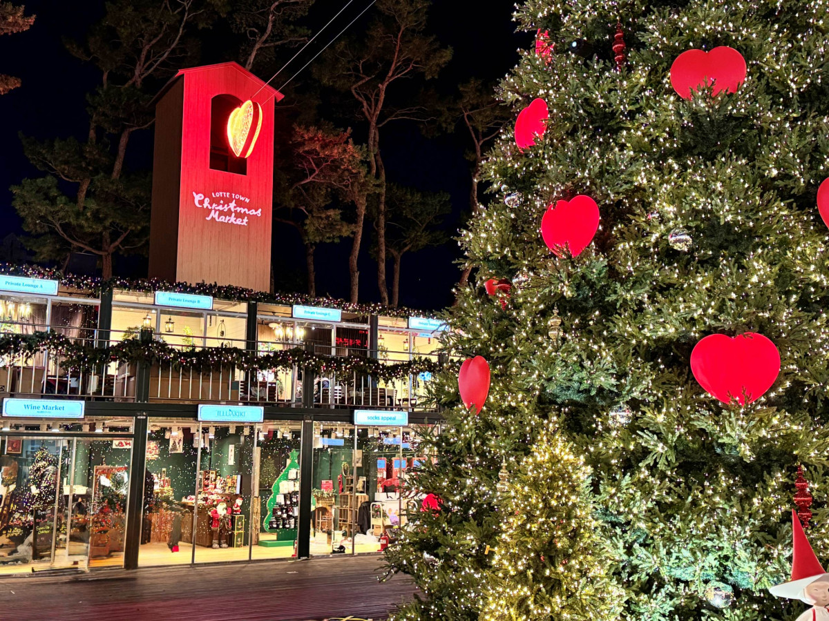 ▲잠실 롯데타운 크리스마스 마켓 내 프라이빗라운지 & 트리 (사진제공=롯데백화점)