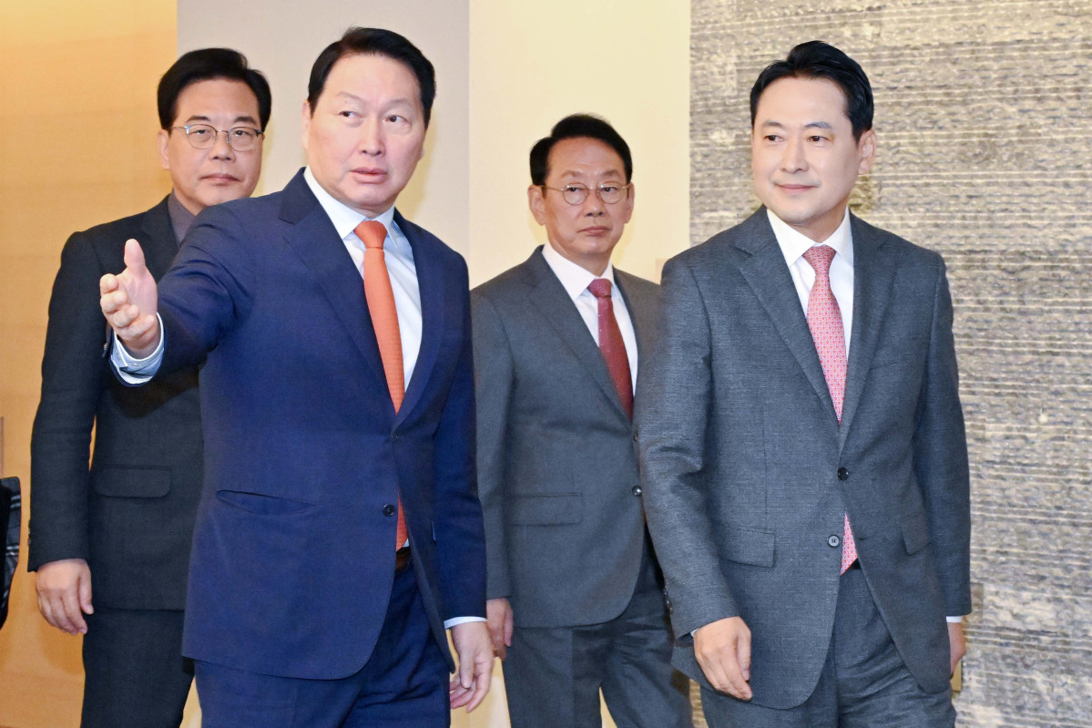 ▲장동혁 국민의힘 대표와 최태원 대한상공회의소 회장 등이 19일 서울 중구 대한상공회의소에서 열린 '국민의힘-대한상공회의소 정책간담회'에 참석하고 있다. 신태현 기자 holjjak@