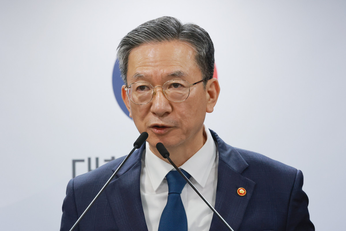 ▲ 정성호 법무부 장관이 18일 정부서울청사에서 '론스타 국제투자분쟁(ISDS) 취소 신청'과 관련해 긴급 브리핑하고 있다. (연합뉴스)