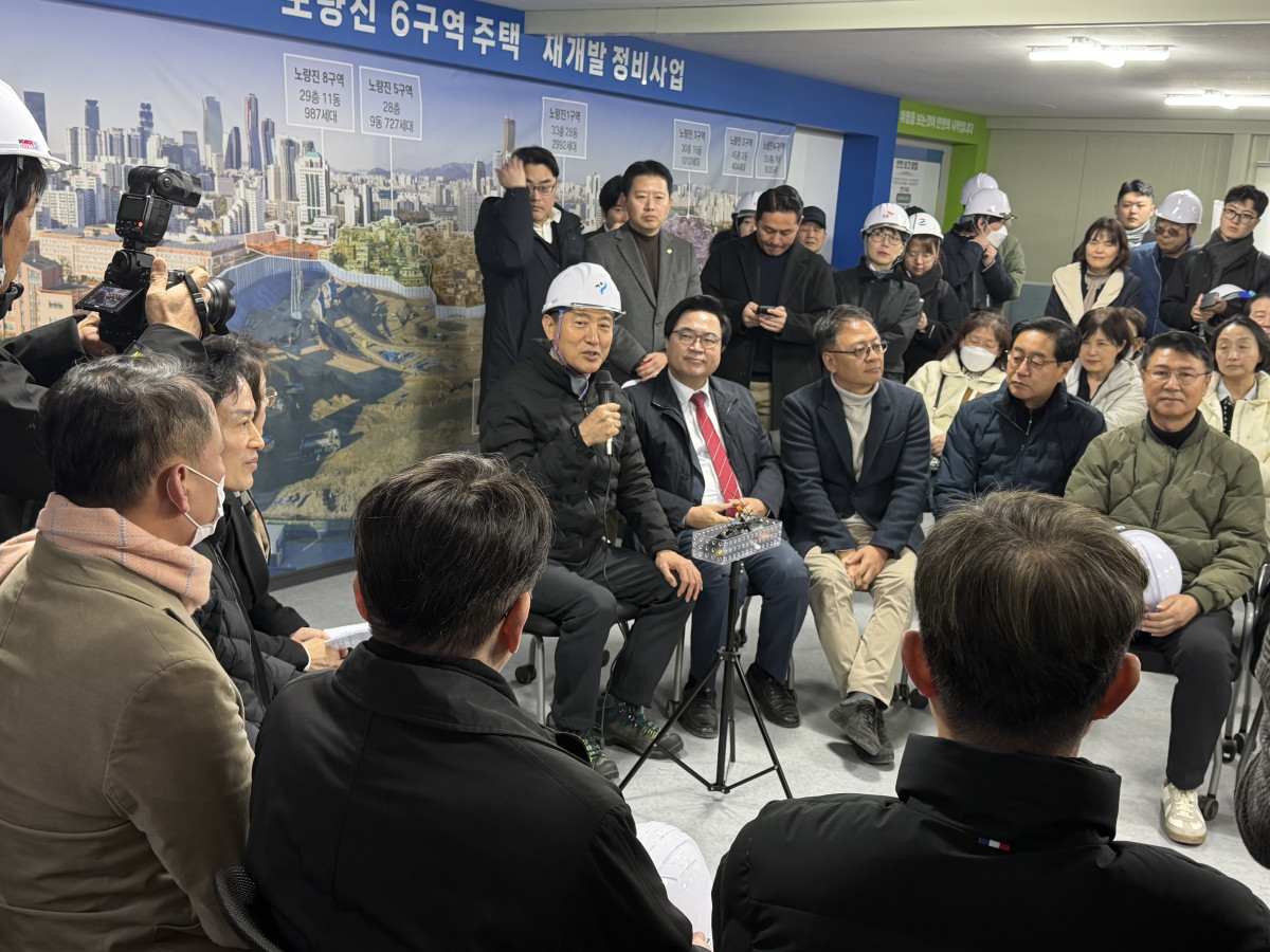 ▲19일 오세훈 서울시장은 서울 동작구 노량진6구역 현장을 방문한 뒤 주민간담회를 진행하고 있는 모습. (조유정 기자 youjung@)