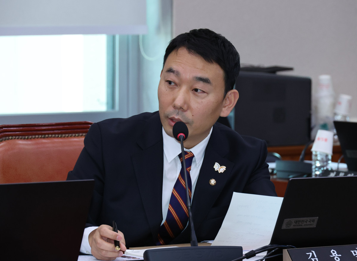 ▲김용민 더불어민주당 의원이 20일 서울 여의도 국회에서 열린 법제사법위원회 국정감사에서 질의를 하고 있다. (사진=뉴시스)