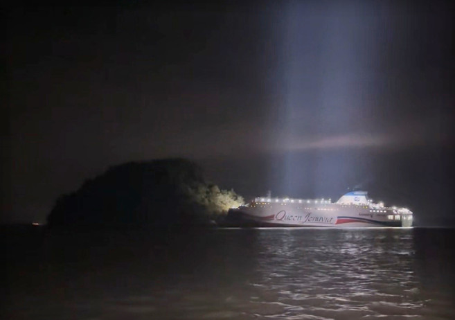 ▲19일 오후 8시 17분께 전남 신안군 장산면 장산도 인근 해상에서 여객선이 좌초됐다. (연합뉴스)