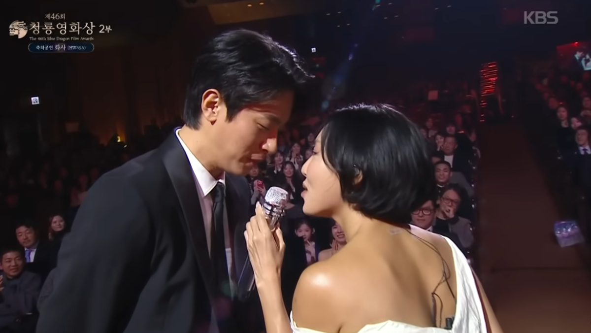 ▲청룡영화상 2부에서 공연하는 화사와 박정민 (사진세공 = KBS)