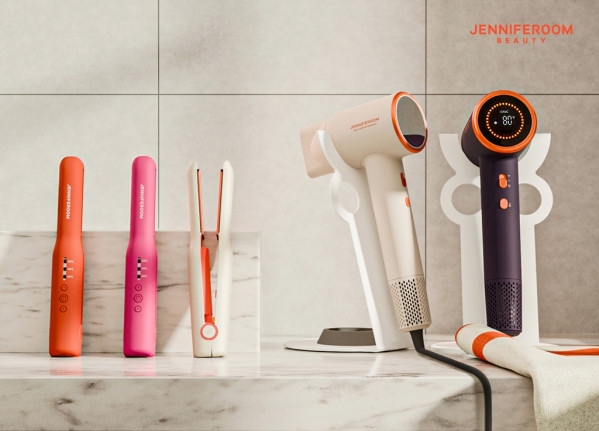 ▲‘포켓 미니 고데기’와 ‘에어 글로우 LED 드라이기’. (사진제공=락앤락)